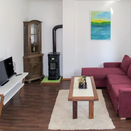 Angelina - Lbn428 By Interhome *